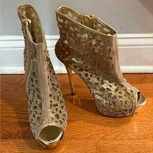 Two Lips Gold Metallic Laser Cut Stiletto Heels Size 8.5 Y2K Club Party Shoes